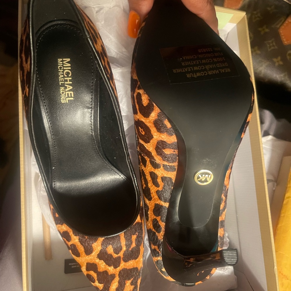 Leopaed Michael kors leopard pump never worn